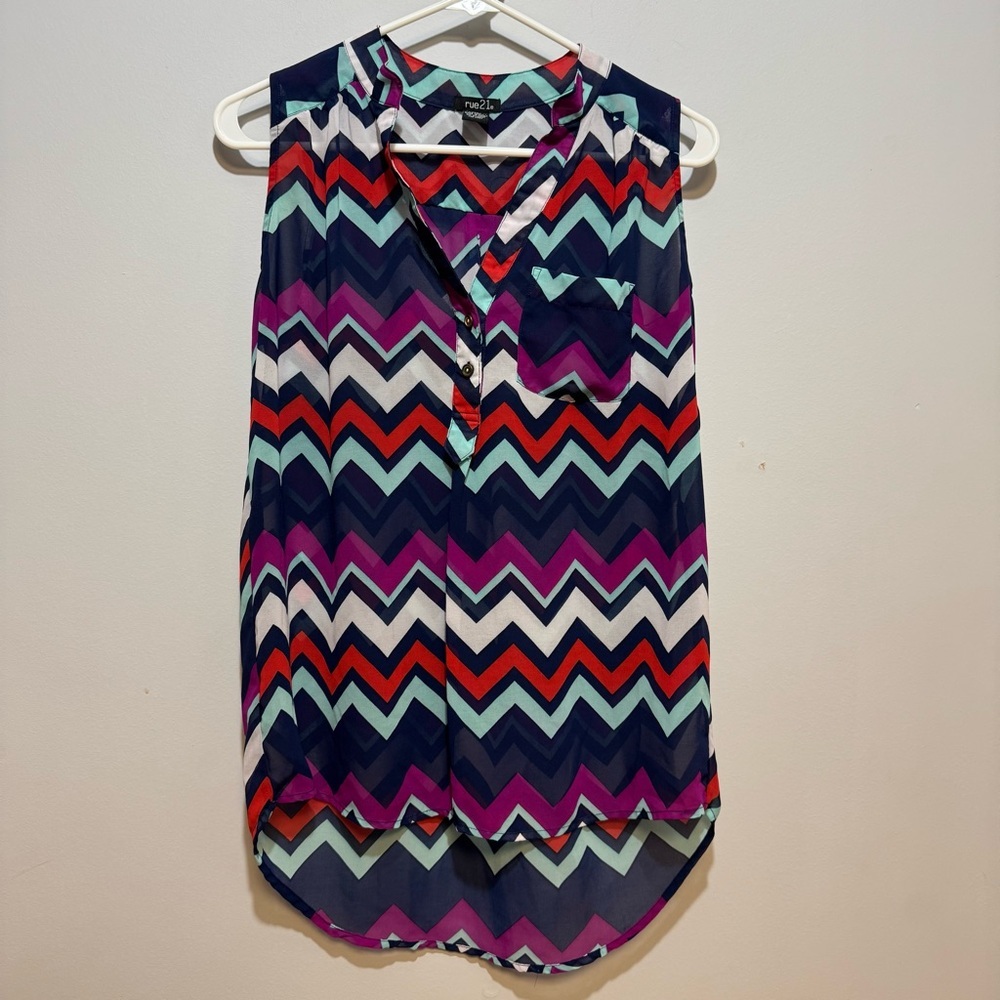 Rue21 Women's Chevron Sleeveless Top -β Multicolor